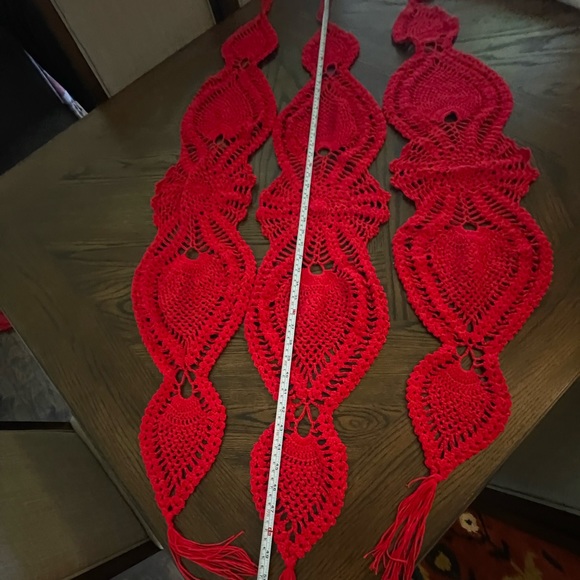 Table Runner - Picture 3 of 4